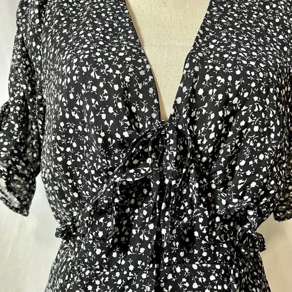Storia New Black and White Floral Ruffled Romper Jumpsuit Women’s Large - Picture 6 of 16